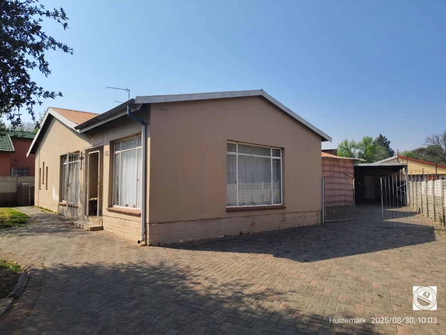 6 Bedroom Property for Sale in Sasolburg Ext 3 Free State
